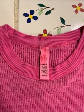 SKIMS Pink Waffle Knit Thermal Top Size Medium Soft Ribbed Lounge Shirt